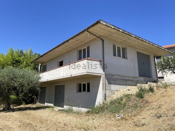 appartamento in vendita a Tollo in zona Santa Lucia