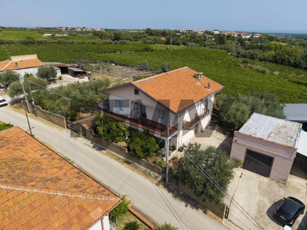 casa indipendente in vendita a Tollo in zona Venna