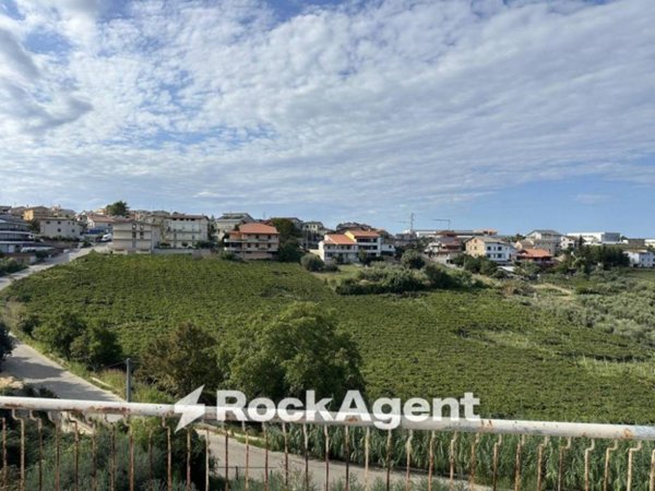 appartamento in vendita a Tollo in zona Venna