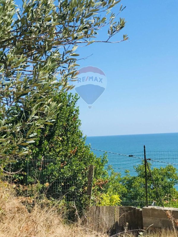 terreno agricolo in vendita a Torino di Sangro in zona Lago Dragoni