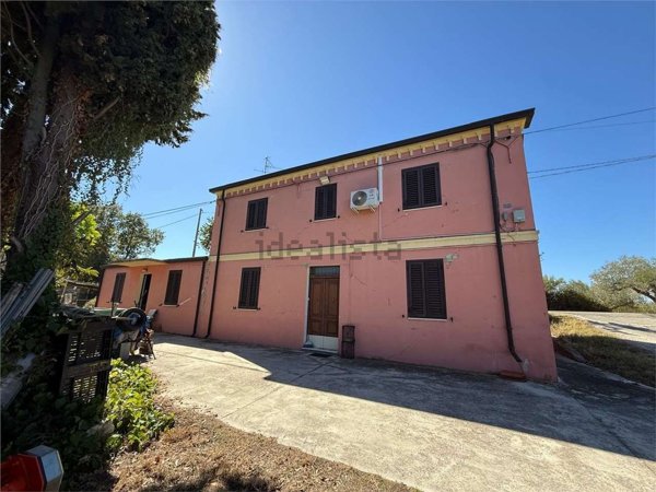 casa indipendente in vendita a Torino di Sangro in zona Colle Longo
