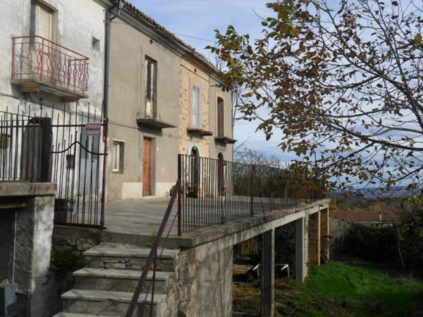 casa indipendente in vendita a Tornareccio
