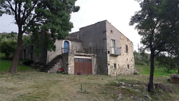 casa indipendente in vendita a Tornareccio