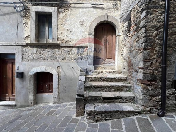 casa indipendente in vendita a Tornareccio