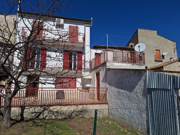 casa indipendente in vendita a Tornareccio