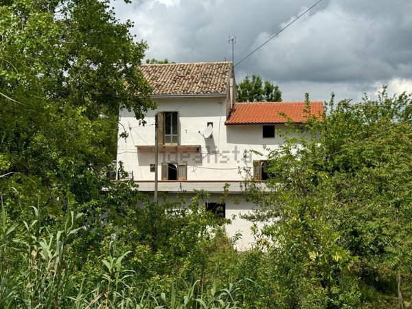casa indipendente in vendita a Tornareccio