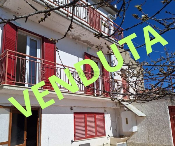 casa indipendente in vendita a Tornareccio