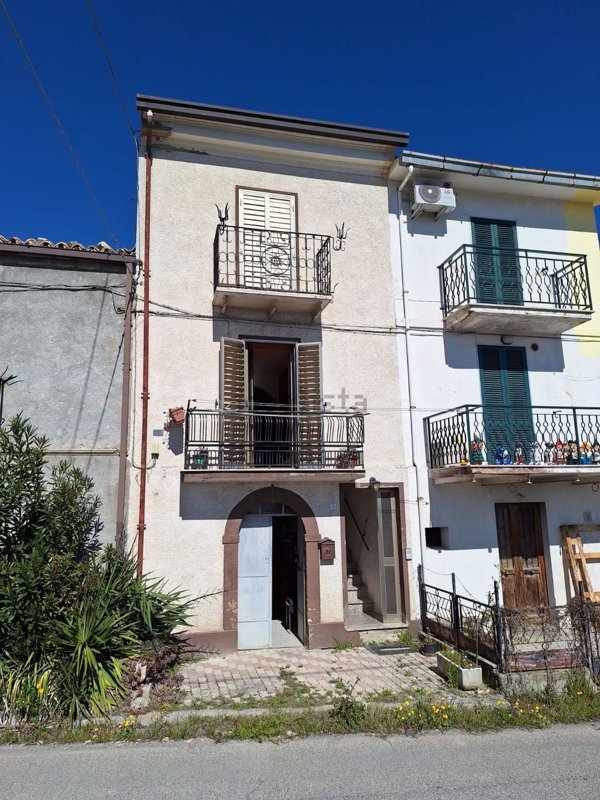 casa indipendente in vendita a Tornareccio