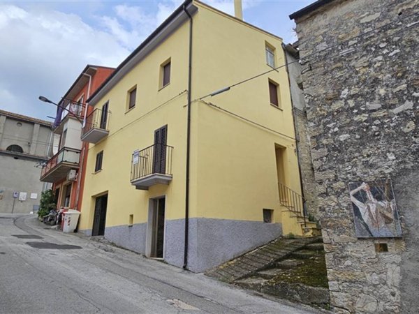 casa indipendente in vendita a Tornareccio