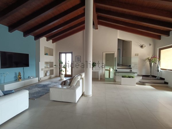 casa indipendente in vendita a Tornareccio
