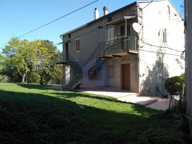 casa indipendente in vendita a Tornareccio