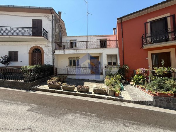 casa indipendente in vendita a Tornareccio
