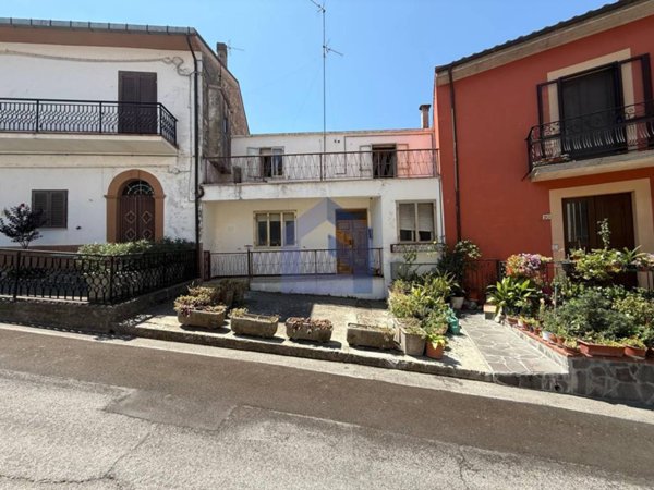 casa indipendente in vendita a Tornareccio