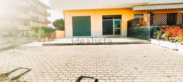 negozio in vendita a Torrevecchia Teatina in zona Torremontanara