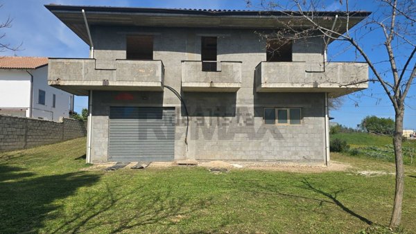 casa indipendente in vendita a Torrevecchia Teatina