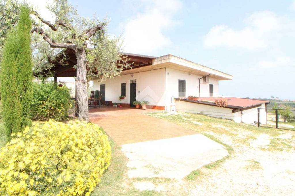 casa indipendente in vendita a Torrevecchia Teatina