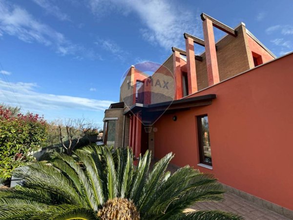 casa indipendente in vendita a Treglio in zona Sacchetti