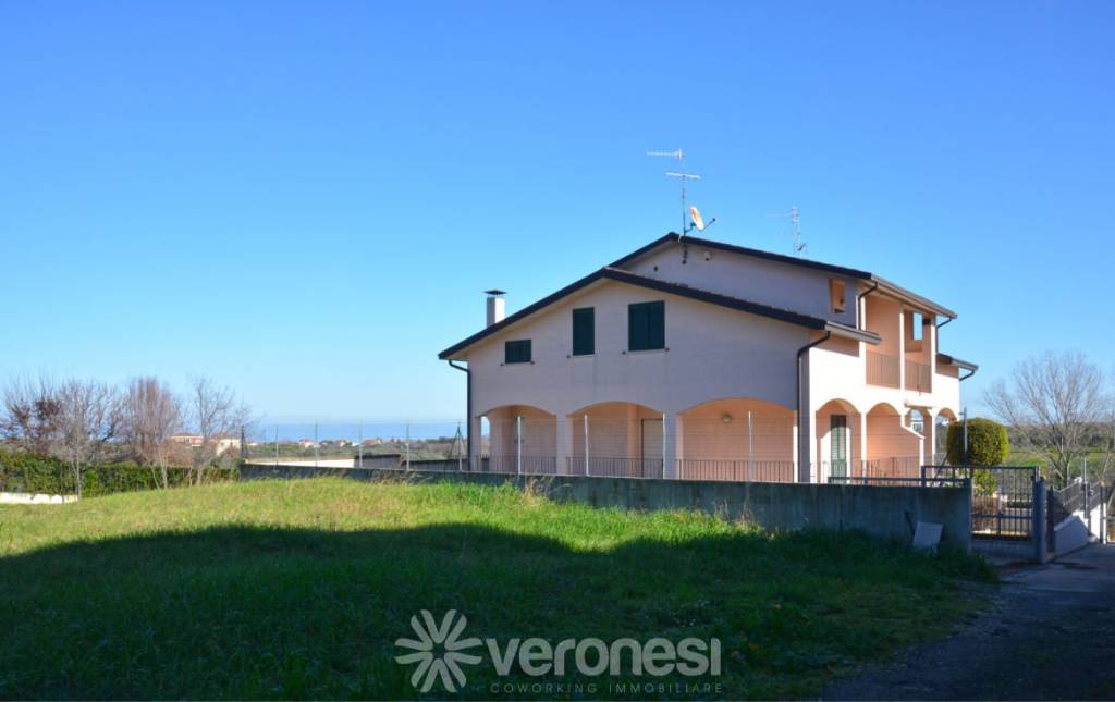 casa indipendente in vendita a Treglio in zona San Giorgio