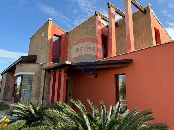 casa indipendente in vendita a Treglio in zona Sacchetti