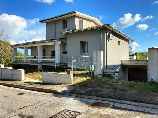 casa indipendente in vendita a Treglio