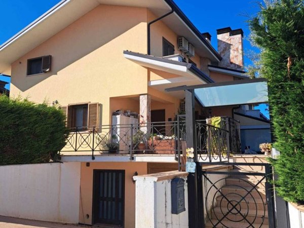 casa indipendente in vendita a Treglio in zona San Giorgio
