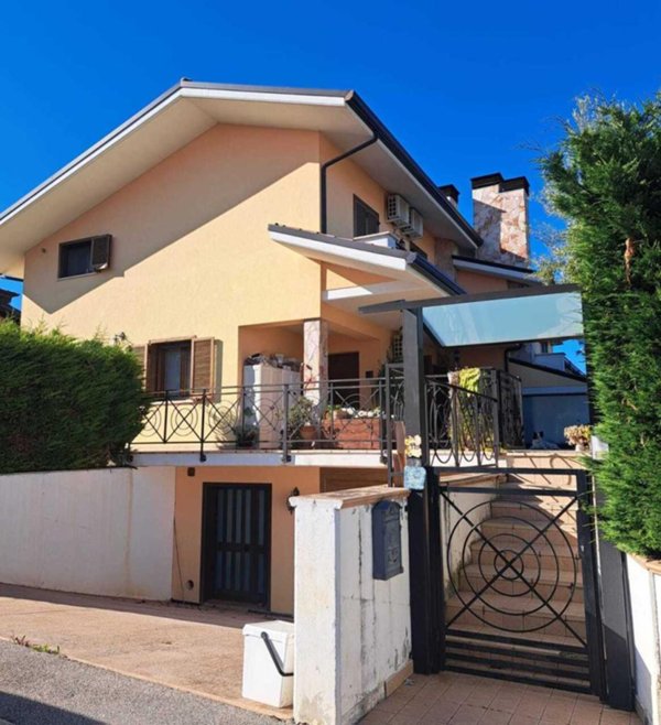 casa indipendente in vendita a Treglio in zona San Giorgio