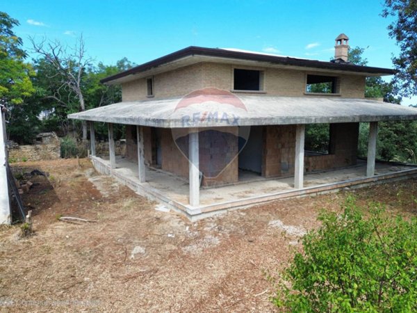 casa indipendente in vendita a Treglio in zona Sacchetti