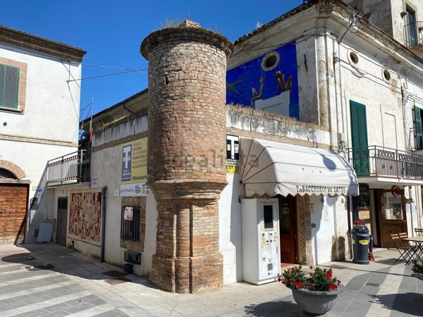 locale commerciale in vendita a Treglio in zona San Giorgio