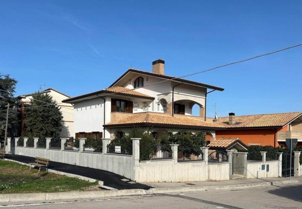 casa indipendente in vendita a Treglio