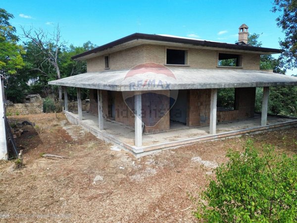 casa indipendente in vendita a Treglio in zona Sacchetti