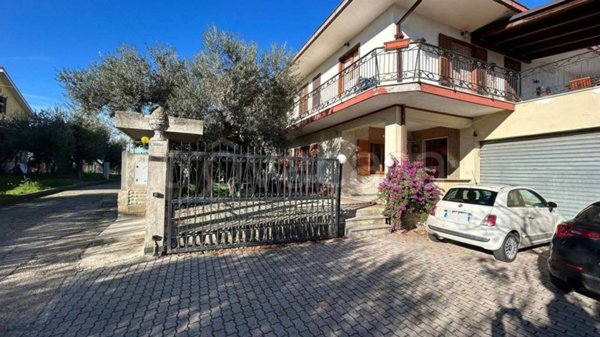 casa indipendente in vendita a Treglio in zona Sacchetti