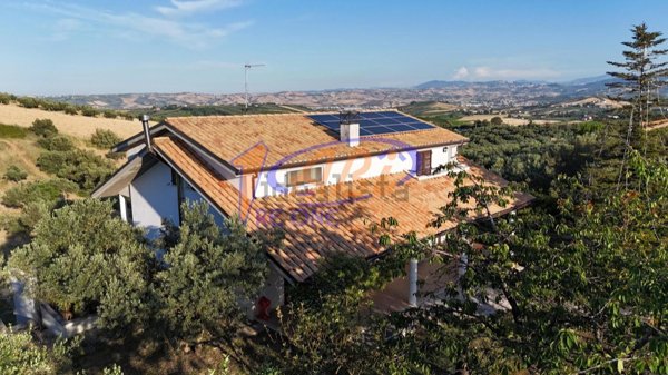 casa indipendente in vendita a Treglio in zona San Giorgio