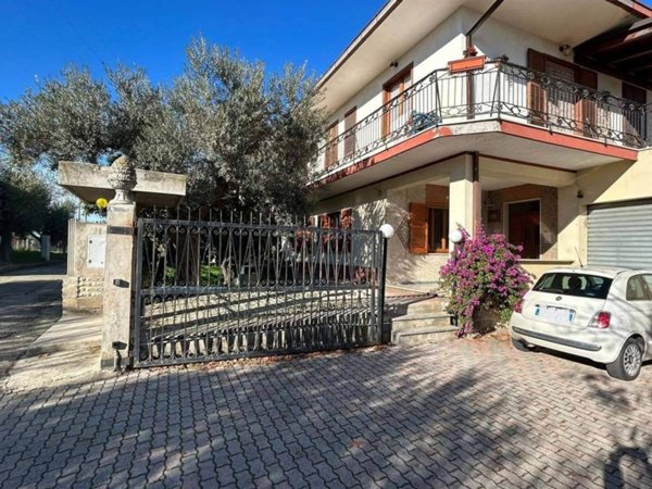casa indipendente in vendita a Treglio in zona San Giorgio