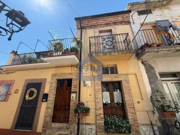 casa indipendente in vendita a Treglio in zona San Giorgio