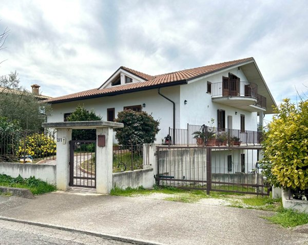 casa indipendente in vendita a Treglio in zona San Giorgio