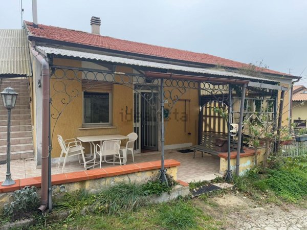 casa indipendente in vendita a Vacri
