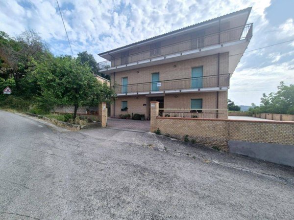 casa indipendente in vendita a Vacri in zona Sant'Agata