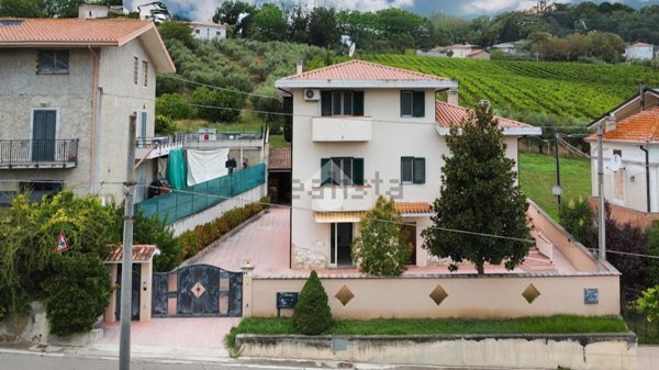 casa indipendente in vendita a Vacri