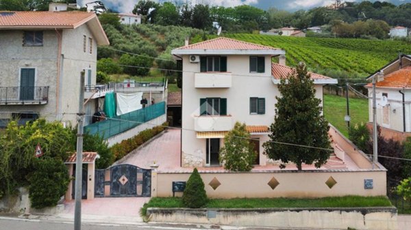 casa indipendente in vendita a Vacri