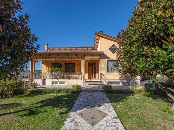 casa indipendente in vendita a Vacri