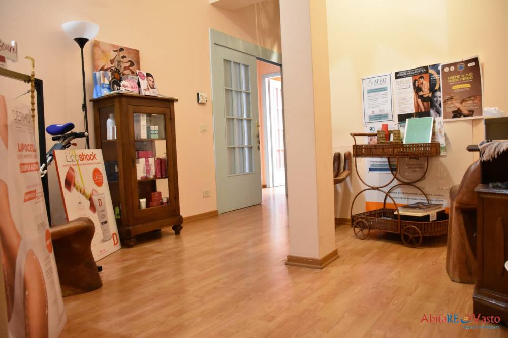 locale commerciale in vendita a Vasto