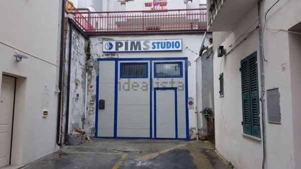 locale di sgombero in vendita a Vasto