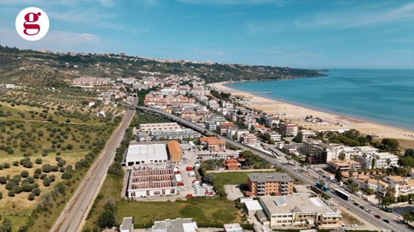 capannone in vendita a Vasto in zona Marina