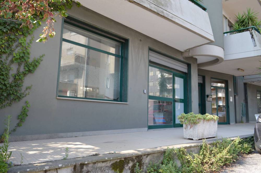 locale commerciale in vendita a Vasto