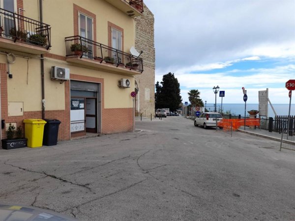 locale commerciale in vendita a Vasto
