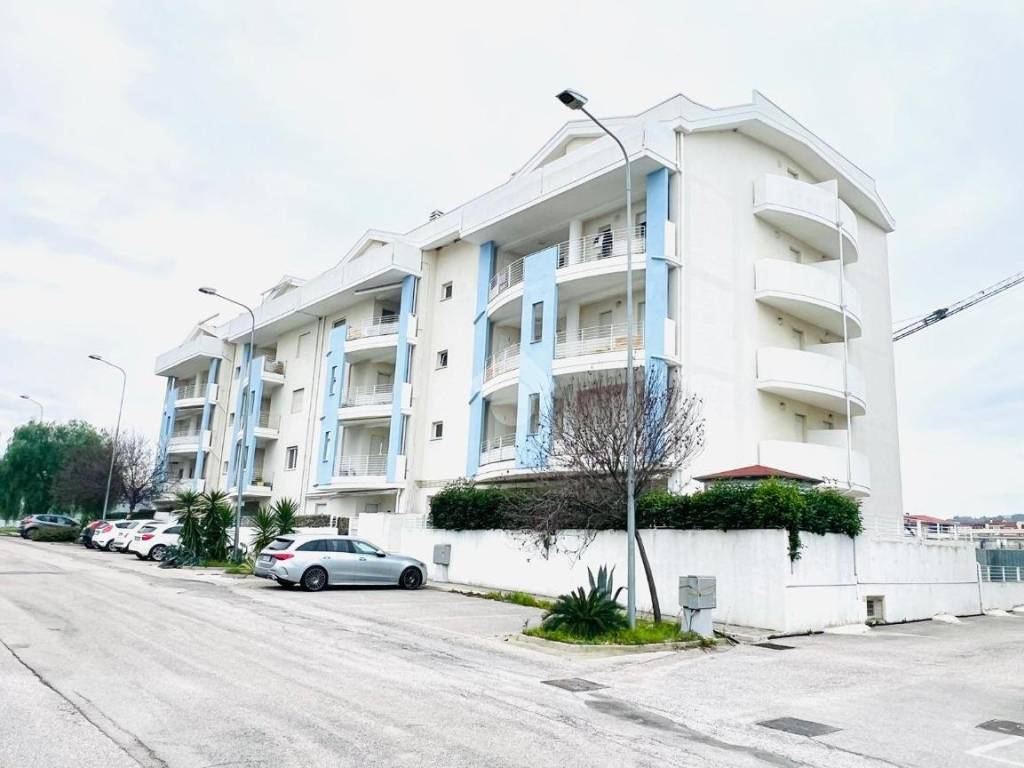 appartamento in vendita a Vasto in zona Marina