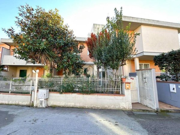 casa indipendente in vendita a Vasto in zona Marina