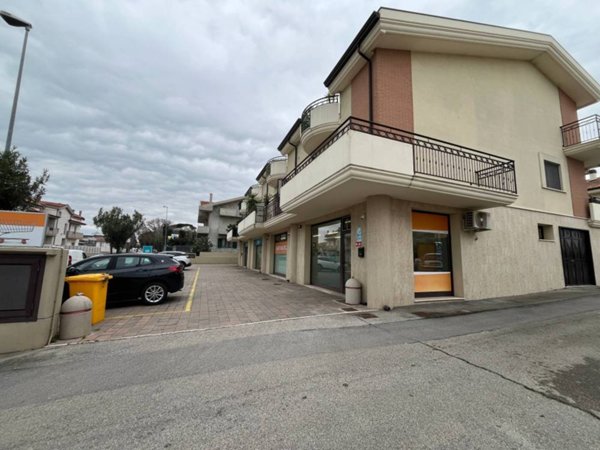 negozio in vendita a Vasto in zona Incoronata