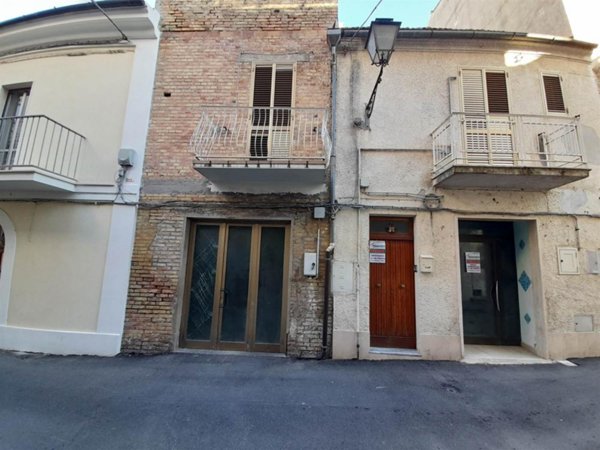 locale commerciale in vendita a Vasto