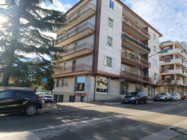 locale commerciale in vendita a Vasto